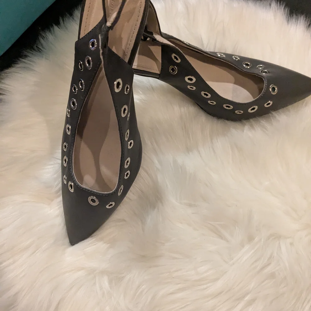 Elegant Dark Green Slingback Heels - Picture 2 of 3